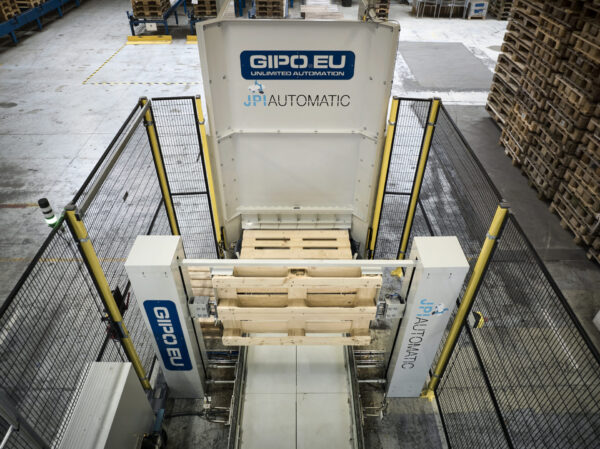 Automatisk palle ind og udfletning