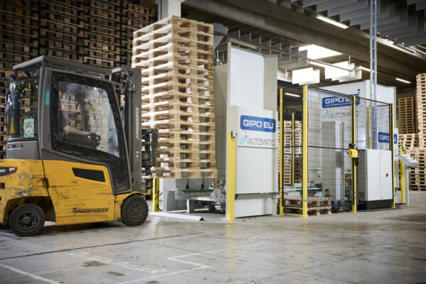 Automatisk palle ind og udfletning