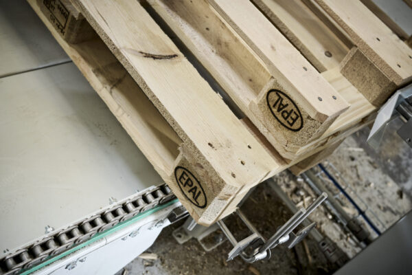 Automatisk palle ind og udfletning